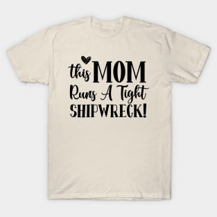 This mom runs a tight shipwreck | mom; mother; gift for mom; funny mom gift; sarcastic mom; funny; gift for mother; mom birthday gift T-Shirt